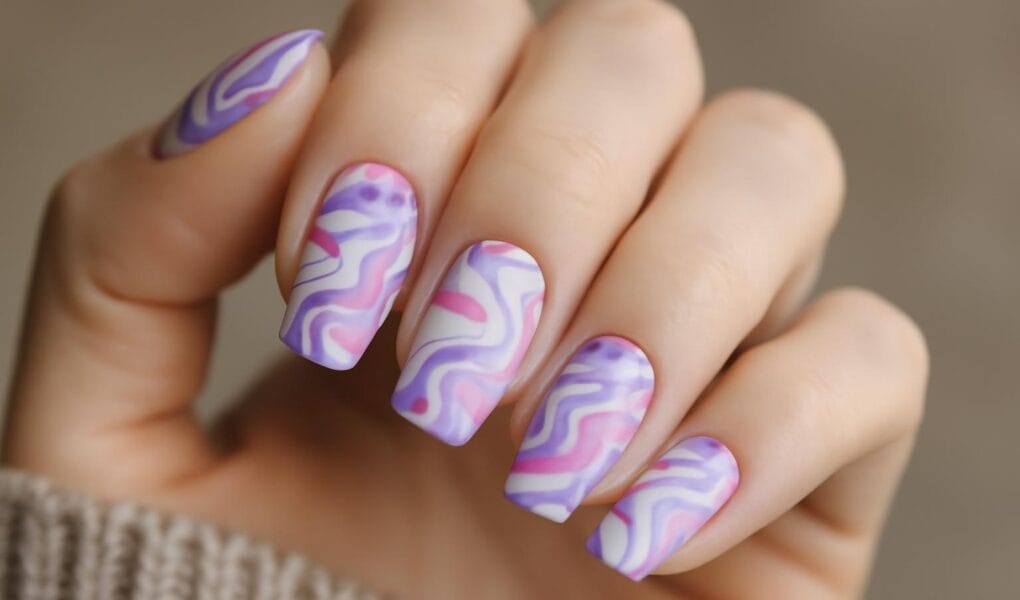 Water marble nails – jak zrobić marmurkowe paznokcie